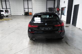 BMW 1-serie SEDAN picture 4