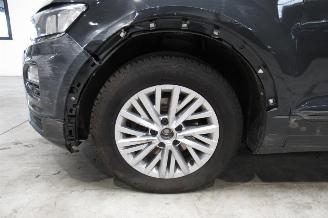 Volkswagen T-Roc SUV picture 9