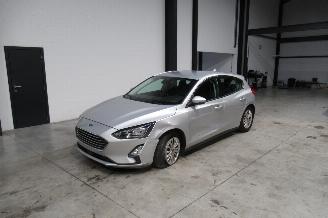 Vaurioauto  passenger cars Ford Focus TITANIUM 2019/8