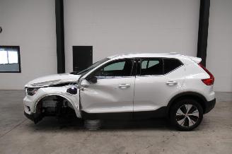 Volvo XC40 MOMENTUM picture 2