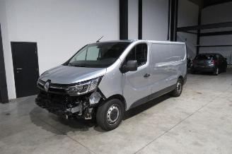 krockskadad bil bedrijf Renault Trafic CAMIONETTE 2024/3