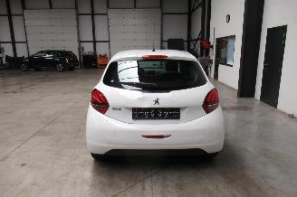 Peugeot 208 SEDAN picture 4