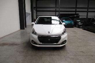 Peugeot 208 SEDAN picture 7