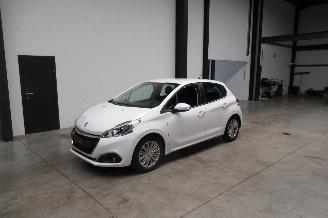 Damaged car Peugeot 208 SEDAN 2018/6