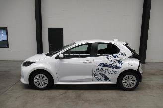 Toyota Yaris HYBRID picture 2