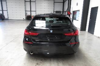 BMW 1-serie ADVANTAGE picture 4