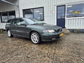 Salvage car Volvo V-70 2.3 T-5 2000/10