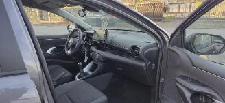 Toyota Yaris 1.5 benzin * Navigatie*LED*Aluminium velgen*Camera*trekhaak*KeylessGo* picture 9