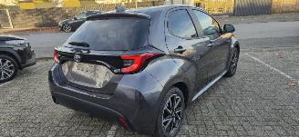 Toyota Yaris 1.5 benzin * Navigatie*LED*Aluminium velgen*Camera*trekhaak*KeylessGo* picture 7