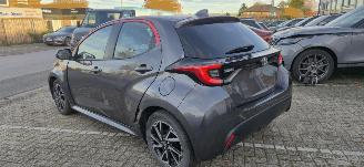 Toyota Yaris 1.5 benzin * Navigatie*LED*Aluminium velgen*Camera*trekhaak*KeylessGo* picture 5