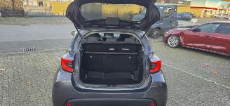 Toyota Yaris 1.5 benzin * Navigatie*LED*Aluminium velgen*Camera*trekhaak*KeylessGo* picture 8
