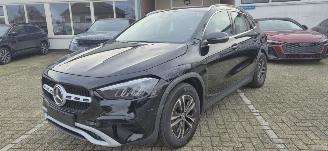 Vaurioauto  passenger cars Mercedes GLA 180 Automaat*LED*Trekhaak*Digitaal display*Comfort stoelen*Parkeerpaket met camera*Navigatie*Apple Carplay*MBUX* 2025/7
