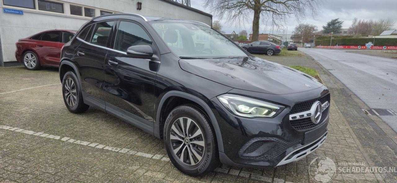Mercedes GLA 180 Benzine *Automaat*LED*Airconditioning*DAB*Comfortstoelen*Camera*Parkeer pakket*