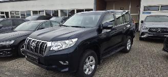 Vaurioauto  passenger cars Toyota Landcruiser 2.8L D4D* 5 deurs* Automaat*Navigatie*Kamera*trekhaak* 2022/4