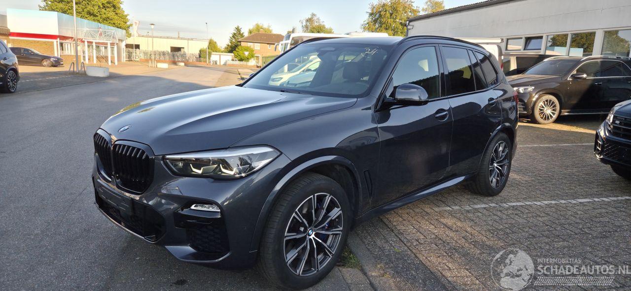 BMW X5 40i M Sport Xdrive*Ambiente*LED*HeadUp*Stoelen Leer/ Memory*ShadowLine*Live Cockpit*AppleCarplay*Parkeer Plus*Sound*Display Key