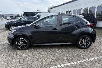 Toyota Yaris 1.5L VVTi 130 Hybride * LED*HeadUp*Trekhaak*Navigatie*Keyless* picture 2