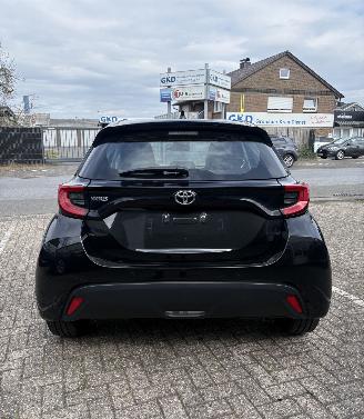 Toyota Yaris 1.5L VVTi 130 Hybride * LED*HeadUp*Trekhaak*Navigatie*Keyless* picture 4