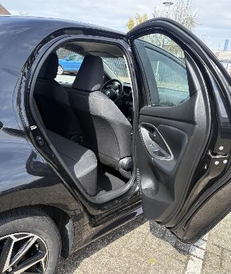 Toyota Yaris 1.5L VVTi 130 Hybride * LED*HeadUp*Trekhaak*Navigatie*Keyless* picture 18