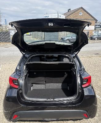 Toyota Yaris 1.5L VVTi 130 Hybride * LED*HeadUp*Trekhaak*Navigatie*Keyless* picture 16