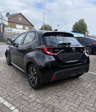Toyota Yaris 1.5L VVTi 130 Hybride * LED*HeadUp*Trekhaak*Navigatie*Keyless* picture 3