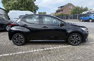 Toyota Yaris 1.5L VVTi 130 Hybride * LED*HeadUp*Trekhaak*Navigatie*Keyless* picture 6