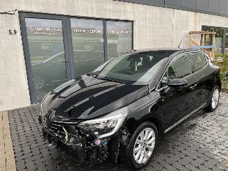 uszkodzony samochody osobowe Renault Clio RENAULT CLIO 1.5D 2022 2022/4
