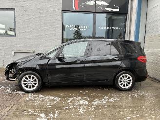 Vaurioauto  passenger cars BMW 2-serie BMW 216d 2015 2015/9