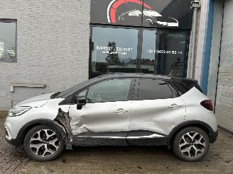 Voiture accidenté Renault Captur RENAULT CAPTUR 1.5D 2019 2019/6