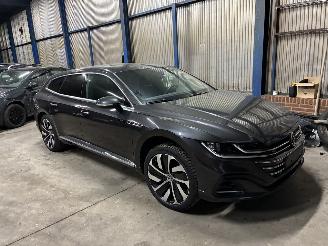 uszkodzony samochody osobowe Volkswagen Arteon VW ARTEON HYBRIDE R LINE 2022 2022/2