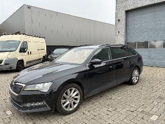 uszkodzony samochody osobowe Skoda Superb SKODA SUPERB HYBRIDE 2020 2020/8