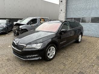 damaged passenger cars Skoda Superb SKODA SUPERB 2.0D DSG 2021 2021/11