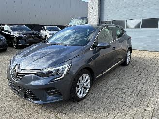 Unfallwagen Renault Clio RENAULT CLIO 1.5D 2021 2021/12