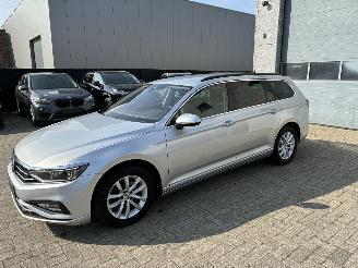 Schadeauto Volkswagen Passat VW PASSAT 1.6TDI DSG 2019 2019/11