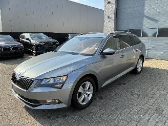 Damaged car Skoda Superb SKODA SUPERB 1.6D DSG 2019 2019/7