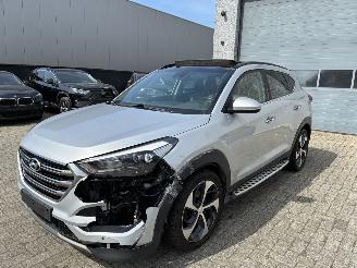 Schadeauto Hyundai Tucson HYUNDAI TUCSON 2.0D 2017 4X4 2017/10