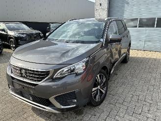 Damaged car Peugeot 5008 PEUGEOT 5008 1.5D 2019 2019/7