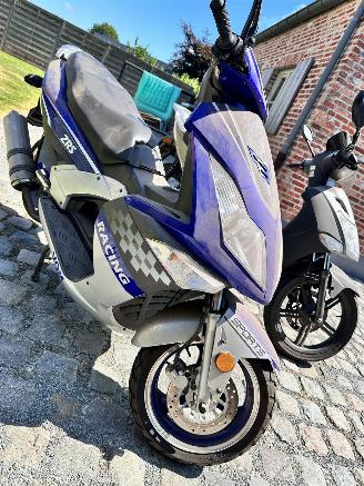 uszkodzony skutery Sym  2 X SCOOTER 125 GEEN SLEUTEL GEEN DOCUMENT 1925/1