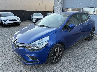 uszkodzony samochody osobowe Renault Clio RENAULT CLIO 1.2I AUTOMAAT 2017 2017/6