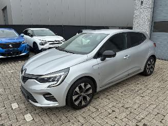 Unfallwagen Renault Clio RENAULT CLIO 1.0I 2022 2022/11