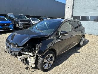 uszkodzony samochody osobowe Renault Clio RENAULT CLIO 0.9TCE 2017 SLOOP 2017/1
