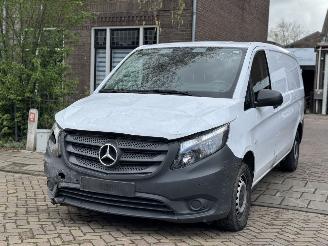 uszkodzony samochody osobowe Mercedes Vito LANG 114CDI  / AUTOMAAT 2022/1