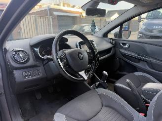 Renault Clio Estate 0.9 TCe Night&Day picture 17