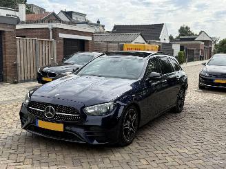 Unfallwagen Mercedes E-klasse E200d AMG PANO 2021/1