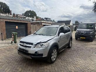 Coche accidentado Chevrolet Captiva 2.0 VCDI Executive grijs kenteken 2010/1