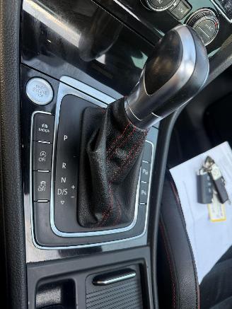 Volkswagen Golf 2.0 TSI GTI Performance picture 16