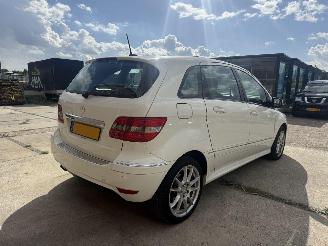 Mercedes B-klasse B200 / AUTOMAAT / NAP!!! picture 9
