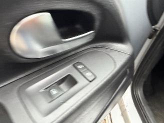 Volkswagen Up! 1.0 move up bluemotion picture 11