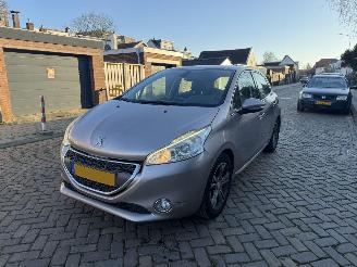 Schadeauto Peugeot 208 1.6 e-HDi Allure  NAP 2012/1