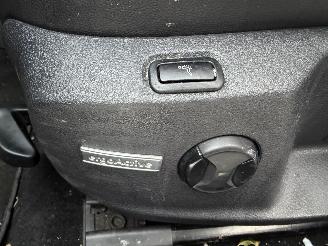 Volkswagen Golf 2.0 TDI AUTOMAAT 150 PK PANO picture 16