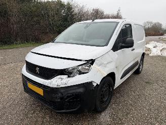 damaged passenger cars Peugeot Partner E PARTNER NAP AUTOMAAT 2023/1